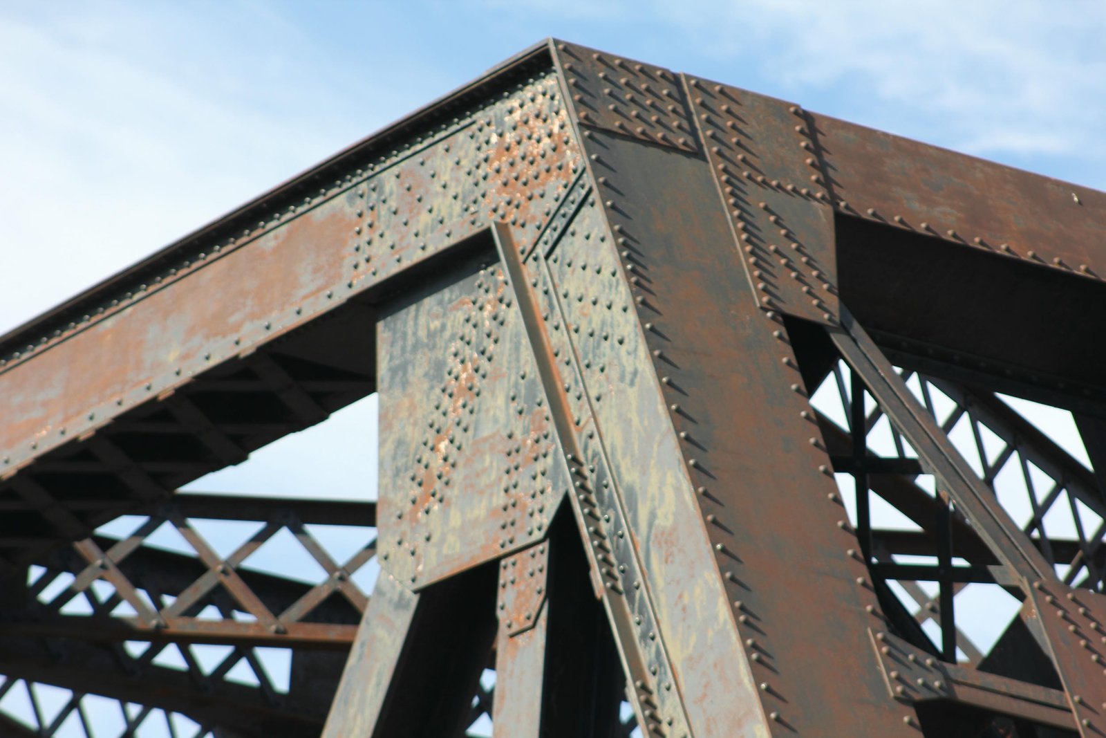 Upper angle connection